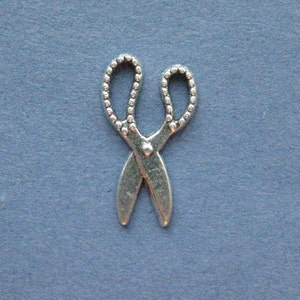 10 Scissors Charms - Scissors Pendants - Scissor  Charm - Antique Silver - 19mm x 11mm --(No.21-11133)
