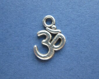 10 Om Charms - Om Pendants - Ohm Charms - Yoga Charms - Mantra Charm - Antique Silver - 15mm x 10mm  --(L6-10935)