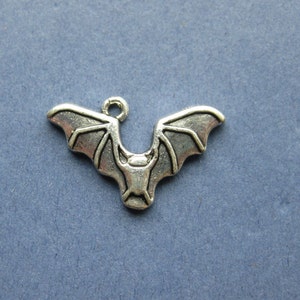8 Bat Charms - Bat Pendants - Halloween Charm - Bat - Bats - Antique silver- 15mm x 23mm -- (No.127-10717)