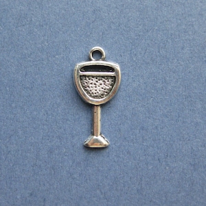 10 Wine Glass Charms - Wine Glass Pendants - Wine Glass - Goblet Charm - Antique Silver -20mm x 9mm -- (D4-10775)