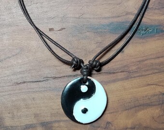 Yin Yang glasurgebrannter Keramik– Balance Anhänger