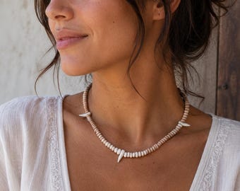 Ton Perlenkette mit Spikes. Handgeformte Kette aus Tonperlen.