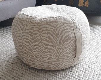 Ottomane Pouf, neutraler Zebra Pouffe, Elfenbein Stein Farbe runder Pouf, Sitzsack Pouf, Zebra Print in Naturtöne, Animal Print Ottomane