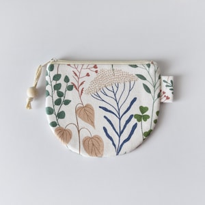 Estuche para marcadores de puntos. Monedero pequeño. Billetera pequeña. Tarjetero. Estuche con cremallera. Lona de algodón. Estampado floral y botánico. Idea de regalo para ella.