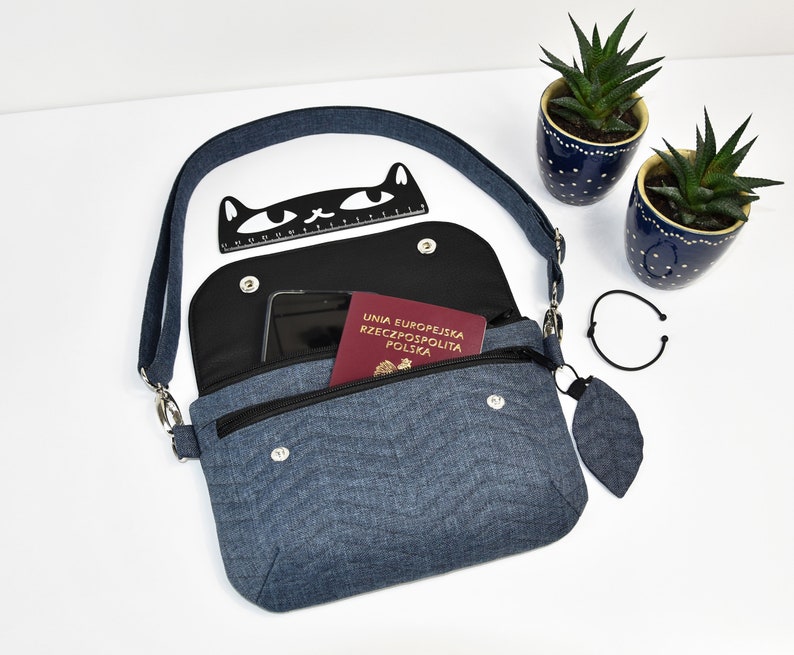 Crossbody bag Casual waist bag Adjustable strap vegan leather Small size belt bag Gift for her Waterproof canvas Quilted fabric