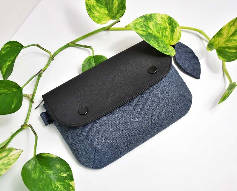 Crossbody bag Casual waist bag Adjustable strap vegan leather Small size belt bag Gift for her Waterproof canvas Quilted fabric