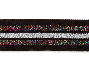 Könnte beinhalten: Schwarzes elastisches Stirnband mit zwei silbernen und regenbogenfarbenen Streifen.