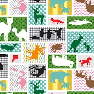 Op de afbeelding: Een kleurrijk, herhalend patroon met silhouetten van dieren, waaronder herten, pinguïns en kangoeroes. Het ontwerp bevat stippen, strepen en zigzags in verschillende kleuren, wat een speelse en opvallende uitstraling creëert.