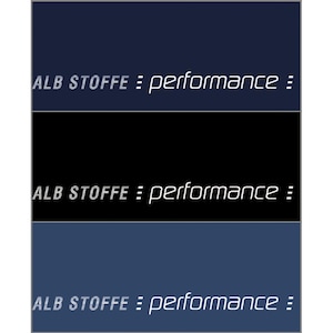 Könnte beinhalten: Grafikdesign mit drei horizontalen Bändern: Marineblau, Schwarz und Marineblau. Der Text "ALB STOFFE = performance" wird in weißer, futuristischer Schrift auf jedem Band angezeigt. Das Design ist sauber und modern.