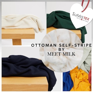 Può includere: Assortimento di campioni di tessuto a costine in vari colori, tra cui bianco, verde, blu, giallo e rosso. Il tessuto è etichettato "Ottoman Self-Stripe by Meet Milk" e "SumaTex Mit viel zum Detail!"