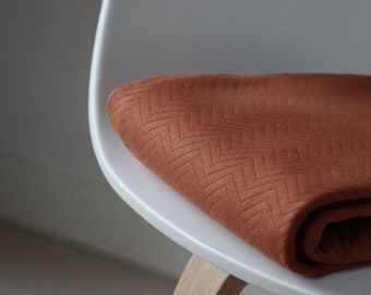 ORGANIC QUILT JERSEY Wave Chevron Quilt rust mind the maker