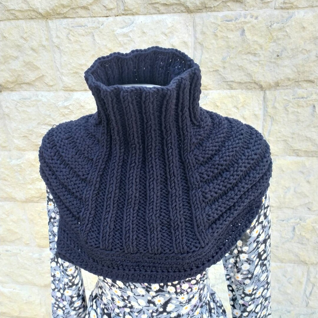 Women Cape in Wool Alpaca, Handmade Knitted Capelet, Sweater With High ...