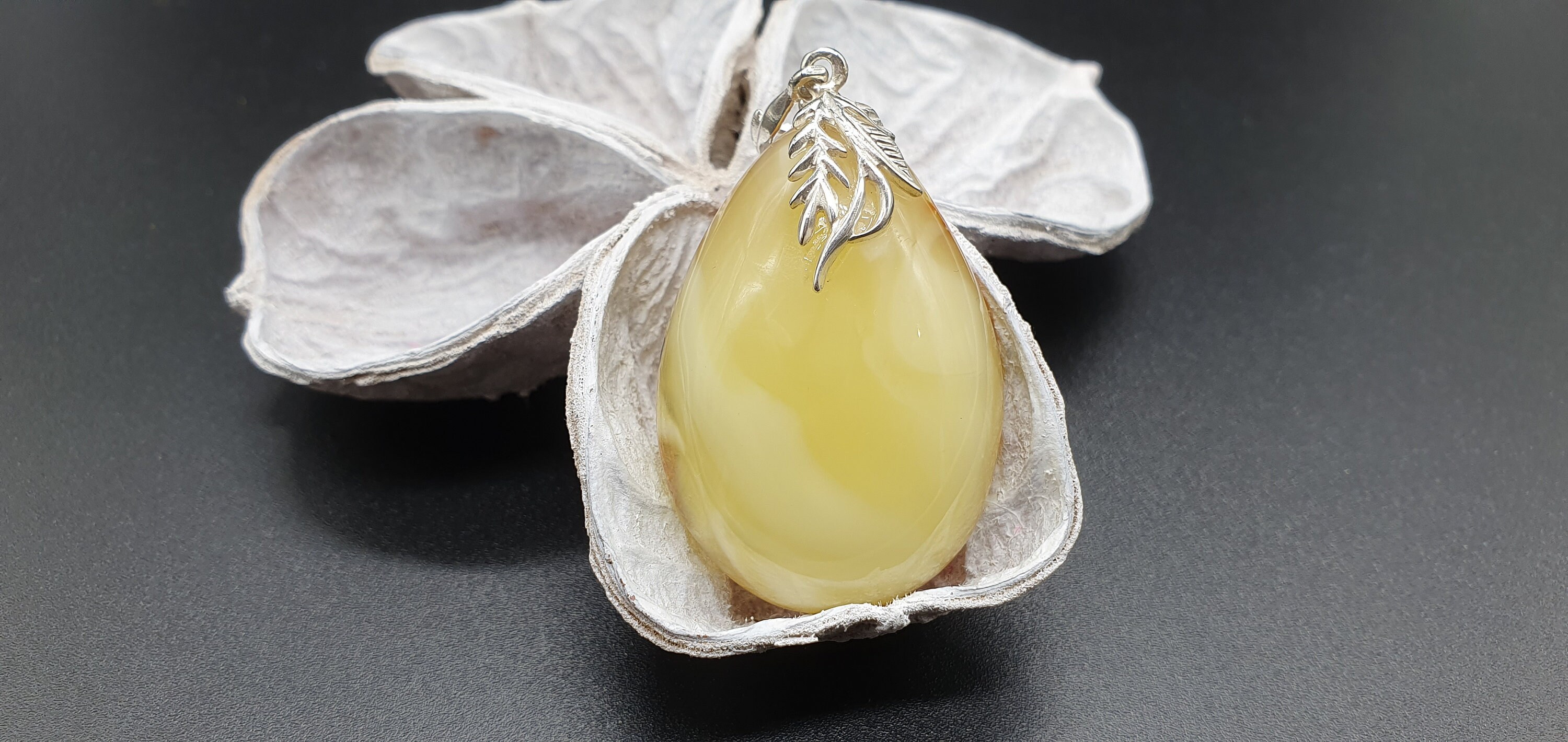 2V58　琥珀　ネックレス　Amber 　Beoluna Amber Pendant, Ivory Yellow Amber,天然琥珀, 925 Sterling