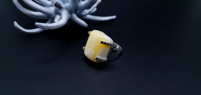 8.0 g 524 Rectangle Shape Sterling Silver Ring With Natural White Yellow Amber 15+mm Sizable Ring 4.5+ Adjustable Amber Ring