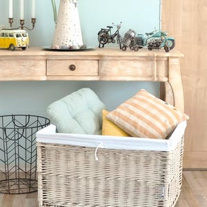 Cesta de mimbre extragrande tejida a mano: Almacenamiento de estilo rústico vintage.