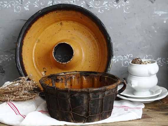 French Wired Pottery Bundt Pan, Primitive Baking Mold, Ceramic Cake Pan, Stoneware  Cake Mold, Kugelhopf Bundt Cake Mold, Rustic Fluted Pan 