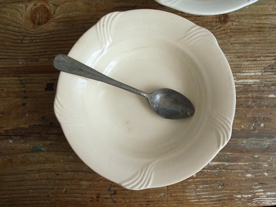 Primitive dinnerware top