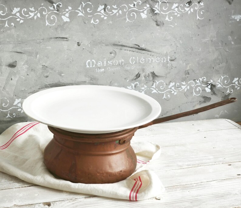 Calentador de platos antiguo de cobre martillado a mano, salvamanteles francés para velas de té. imagen 10