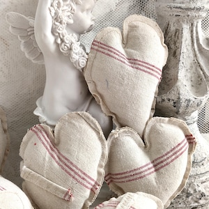 Großes antikes Leinen-Herz-roter Streifen, primitiver Bauernhaus-Tuchschüsselfüller, Wandbehang-Getreidesack-Stoff gefüllte Valentinsherz-Verzierung