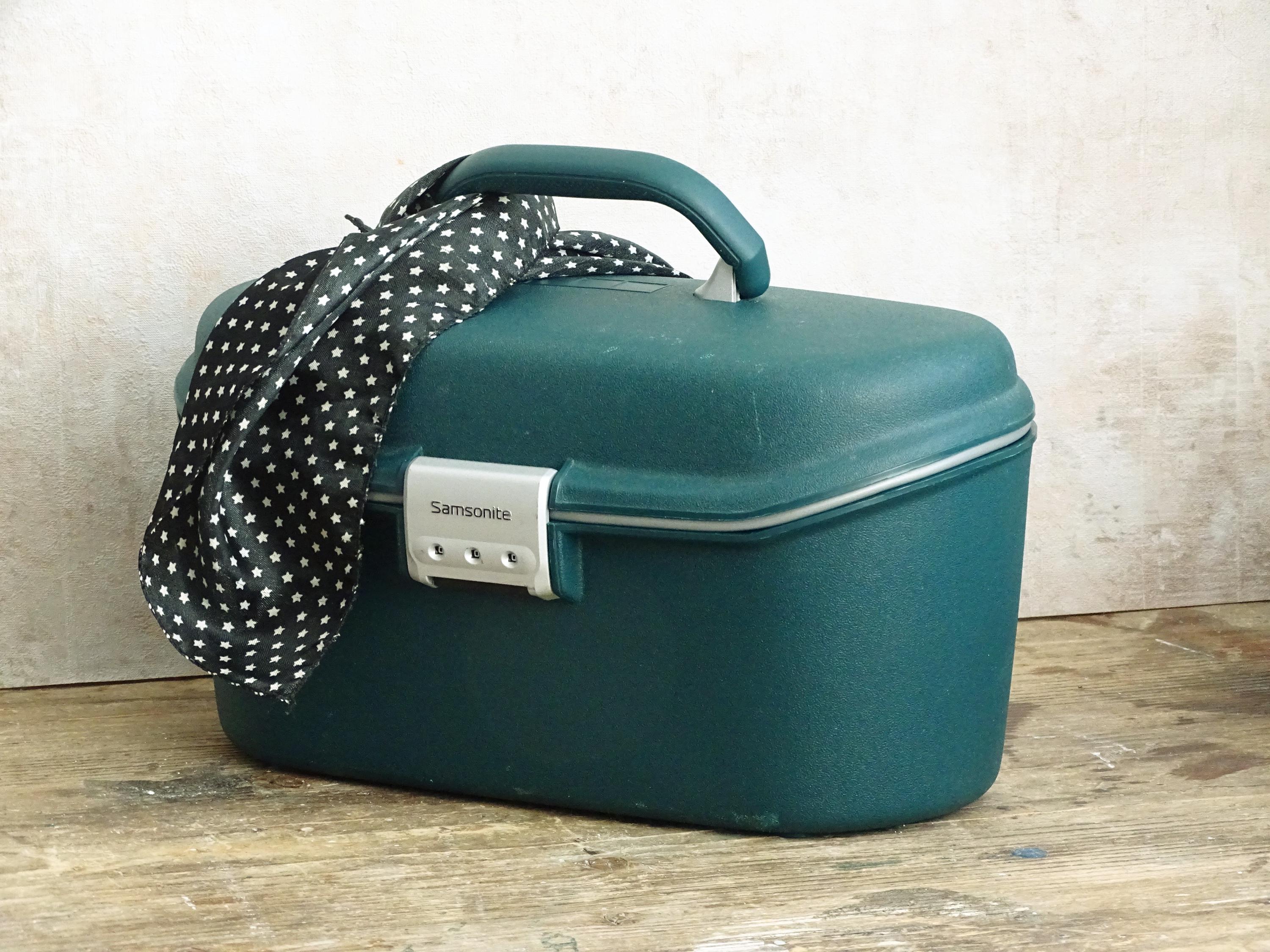 Vintage Green Samsonite Train Case, Hard Shell Makeup Vanity