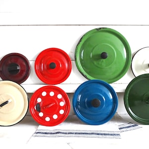 Vintage Enamelware Pot Lid: Rustic Farmhouse Kitchen Decor