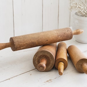 Mattarello in legno antico: arredamento rustico per la cucina in stile fattoria