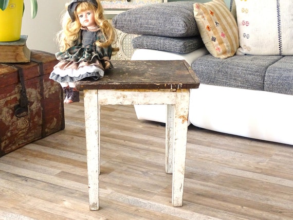Primitive White Wood Step Stool Milking Stool Foot Stool Shabby Cottage Chic Distressed Small Bench Plant Stand Coffee Table Farmhouse Decor