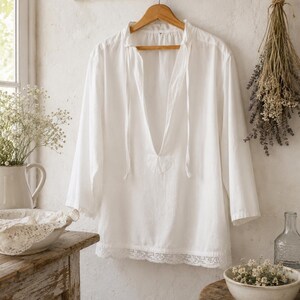 Camisa tipo blusa antigua con ribete de encaje, blusa campesina de algodón y lino blanco, talla L