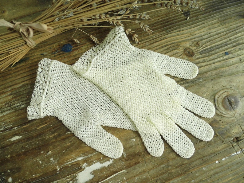 1950s lace gloves