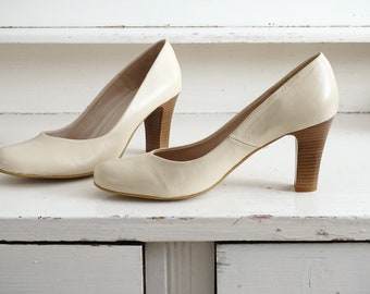 Vintage Beige Leather Pumps: Chunky Heel Stilettos, US 10 EU 40