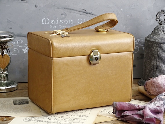 Hard case cheap vanity case