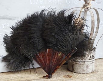 Abanico antiguo de plumas de avestruz negras, abanico plegable victoriano de imitación de carey, abanico de mano estilo flapper burlesque de los años 20, decoración para tocador o boudoir