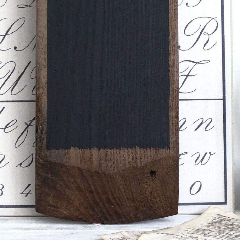 Quadro-negro antigo emoldurado: decoração de parede rústica e primitiva imagem 7