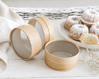 Pequeño tamiz de harina de madera curvada: decoración rústica para cocinas de granja