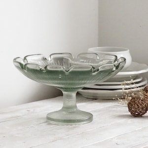 Antique Green Glass Cake Stand, Pedestal Cake Plate Pressed Glass, Cake Stand Scallops, Footed Cake Stand, Cupcake Display, Glass Compote