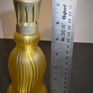 Beautiful vtge LAMPE BERGER Paris frosted glass fragrance lamp 7 1/4 Pretty Lampe Berger, in very good condition. image 2