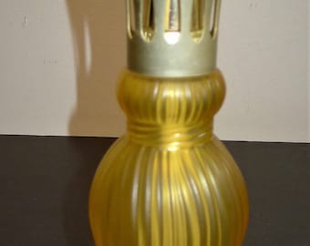 Beautiful vtge LAMPE BERGER Paris frosted glass fragrance lamp 7 1/4" - Pretty Lampe Berger, in very good condition.