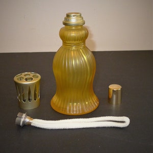 Beautiful vtge LAMPE BERGER Paris frosted glass fragrance lamp 7 1/4 Pretty Lampe Berger, in very good condition. image 4