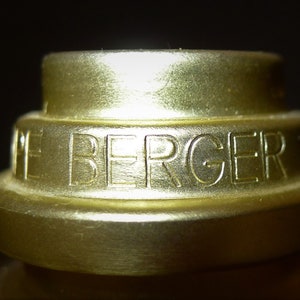 Beautiful vtge LAMPE BERGER Paris frosted glass fragrance lamp 7 1/4 Pretty Lampe Berger, in very good condition. image 6