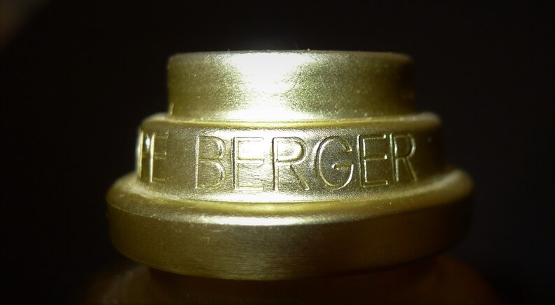 Beautiful vtge LAMPE BERGER Paris frosted glass fragrance lamp 7 1/4 Pretty Lampe Berger, in very good condition. image 6