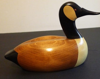 Vintage collectible JIM HARKNESS hand carved and painted goose in 1992,Stayner,On.