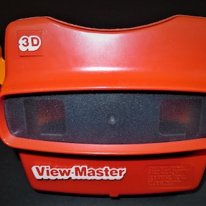 Nice Vintage Red 3D VIEWMASTER in very good condition.Viewmaster toy in very good condition.