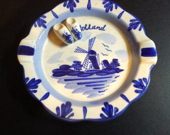Vintage Blue Delft Dutch ashtray with windmill and shoes