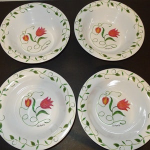 Set of 4 vintage all-purpose plastic MELA-WARE bowls, in very good condition.Set of 4 vintage all-purpose plastic MELAWARE bowls