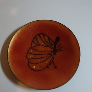 Petite assiette émail sur cuivre représentant un papillon - 2.75" diamètre