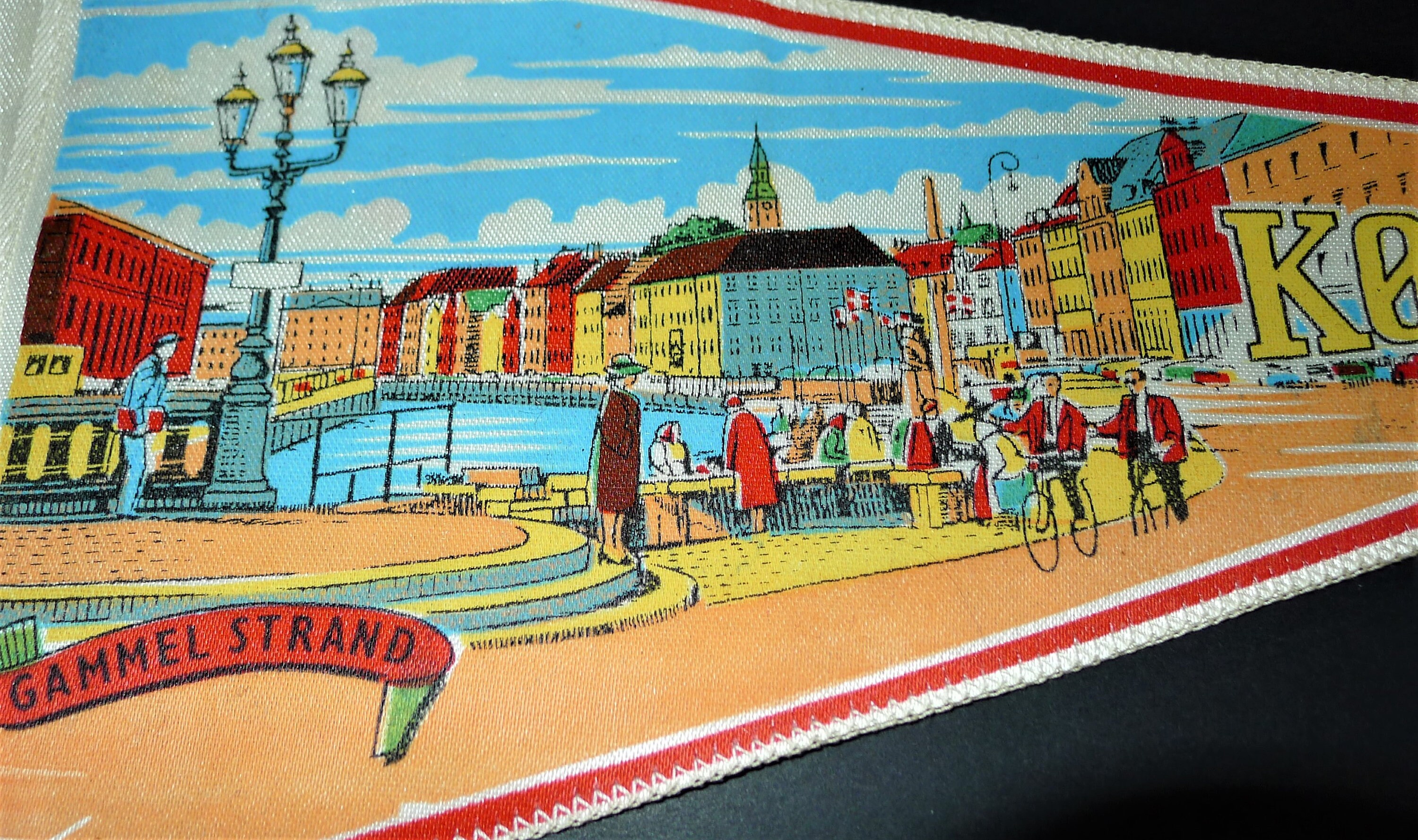 Grand Fanion Vintage Danemark (Denmark) Années 80 - Laudrup Simonsen (non Modifié)