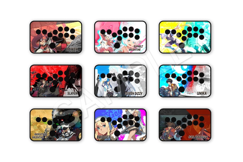 Peut inclure: Neuf sticks d'arcade personnalis&eacute;s avec divers designs de personnages. Chaque stick pr&eacute;sente une disposition de boutons noirs et un graphisme color&eacute;, avec des personnages comme Baiken, Elphelt Valentine et Slayer. Les sticks sont rectangulaires avec des coins arrondis.