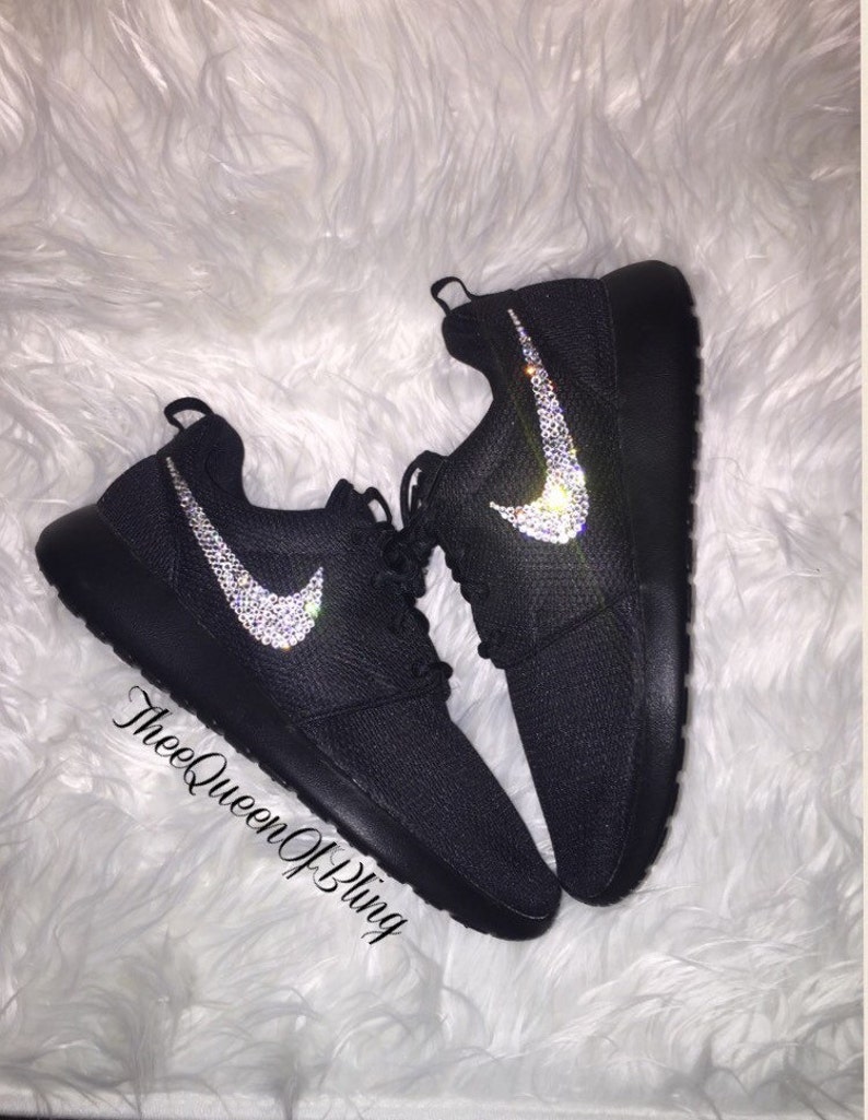 nike roshe run womens black