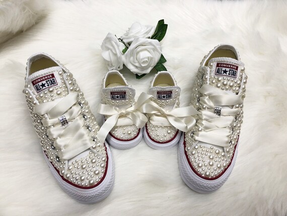 flower girl with converse