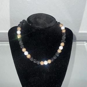 Collana con strass a goccia da baseball: oro e nero scintillante